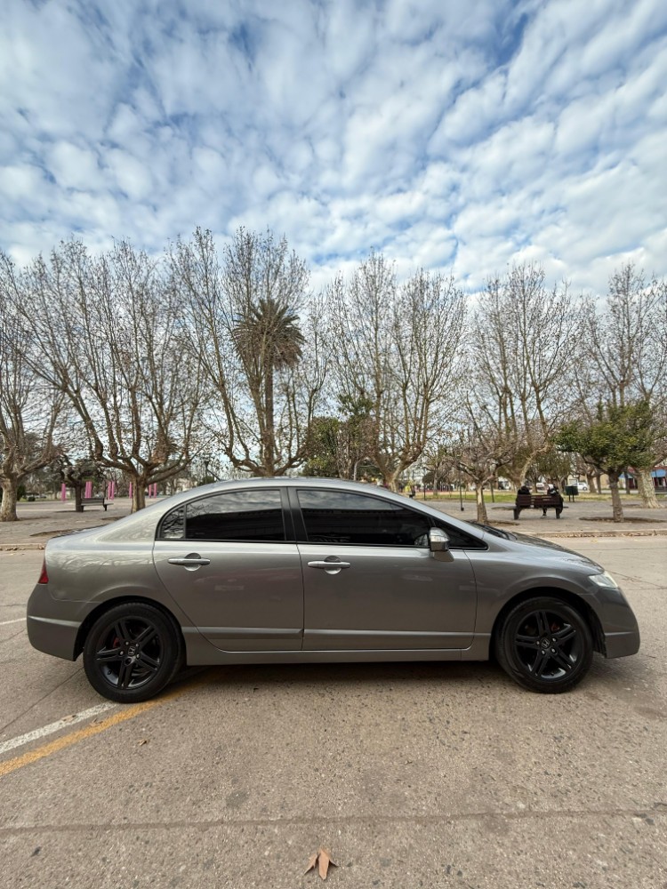 Honda CIVIC 1.8 — foto 2